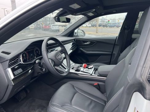 Used 2025 Audi Q8 Premium image 5