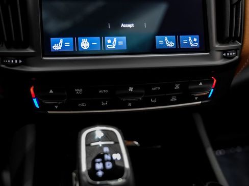 Used 2023 Maserati Levante GT image 24