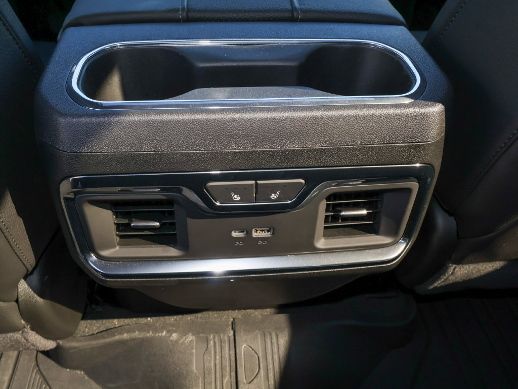 Used 2024 GMC Sierra 2500 Denali w/ Denali Reserve Package AWD/4WD image 14