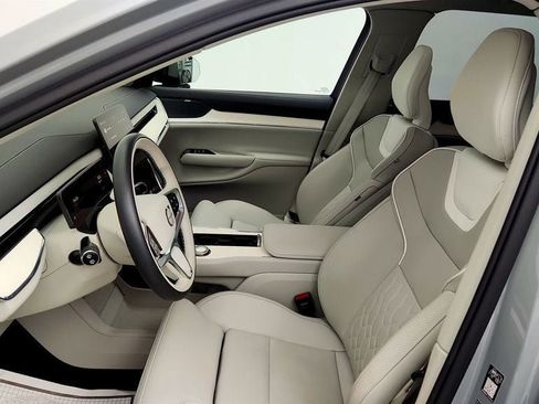 Used 2025 Volvo EX90 Ultra AWD/4WD image 19
