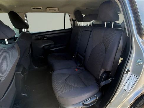 Used 2023 Toyota Highlander LE FWD image 21