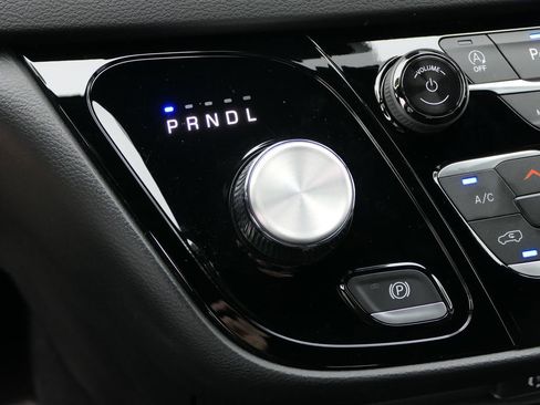 Used 2025 Chrysler Voyager LX image 20