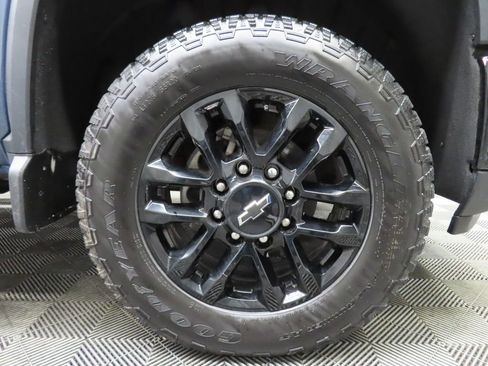 Used 2025 Chevrolet Silverado 2500 Custom w/ Custom Value Package AWD/4WD image 13