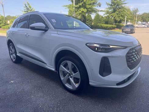 New 2025 Audi Q5 Premium Plus image 6