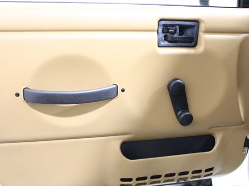 Used 1998 Jeep Wrangler Sahara image 3