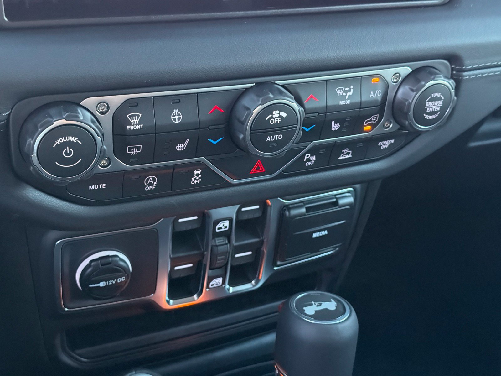 New 2027 Jeep Wrangler Unlimited Sahara AWD/4WD image 24