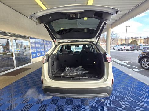 Used 2022 Ford Edge SEL w/ Convenience Package image 6