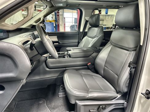 New 2026 Ford Expedition Active image 12