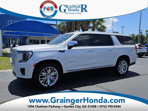 Used 2021 GMC Yukon XL Denali w/ Denali Premium Package RWD image 1
