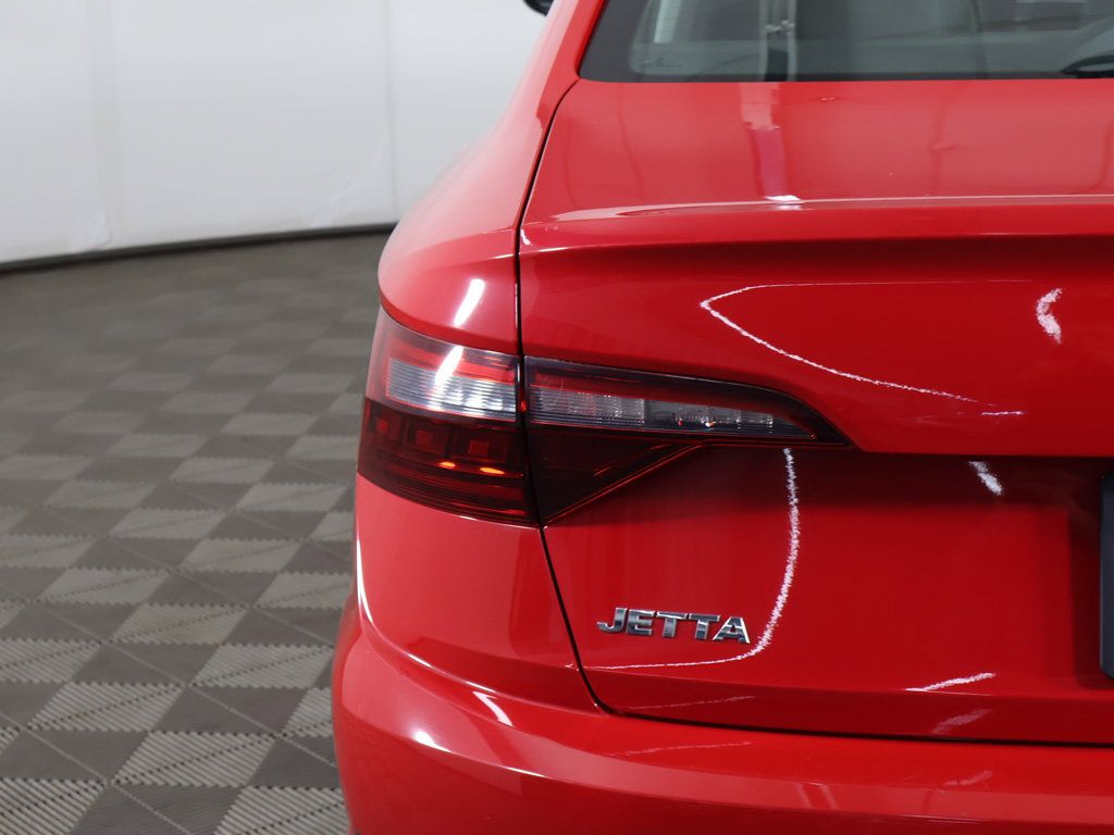 Used 2020 Volkswagen Jetta SE w/ SE Cold Weather Package FWD image 16
