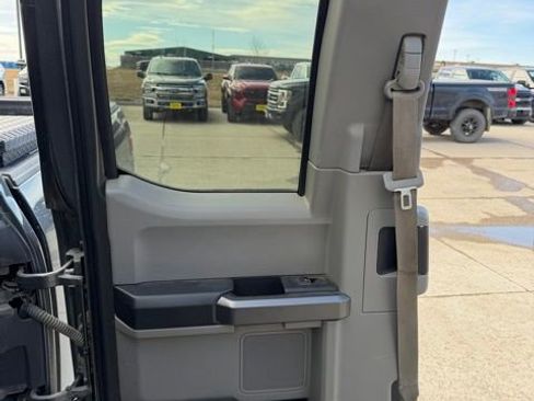 Used 2019 Ford F150 XLT w/ Equipment Group 302A Luxury image 12