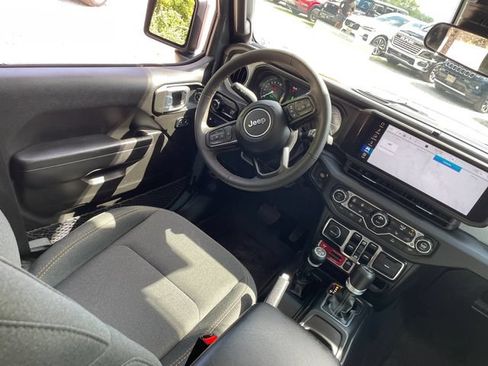 Used 2024 Jeep Wrangler Unlimited AWD/4WD image 21