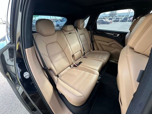 Used 2019 Porsche Cayenne image 30