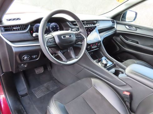 Certified 2024 Jeep Grand Cherokee Altitude image 22