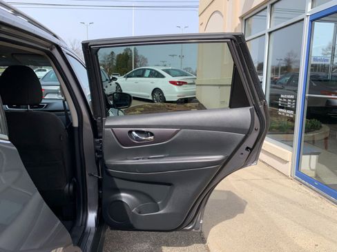 Used 2016 Nissan Rogue SV AWD/4WD image 33