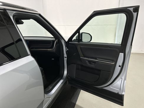 Used 2025 Rivian R1S Adventure AWD/4WD image 18