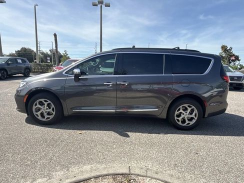 Used 2023 Chrysler Pacifica Limited w/ Uconnect Theater Family Group AWD/4WD image 7