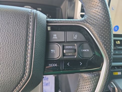 Used 2022 Toyota Tundra Platinum AWD/4WD image 16