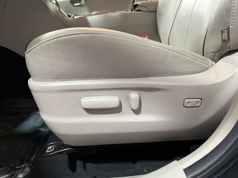 Used 2013 Toyota Venza XLE w/ Tow Prep Pkg image 22