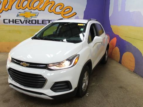 Used 2019 Chevrolet Trax LT w/ LT Convenience Package FWD image 4
