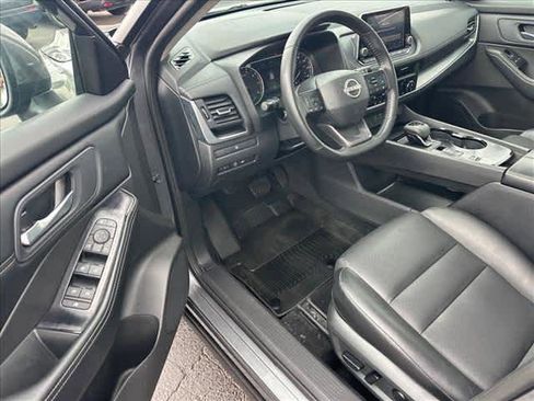 Certified 2025 Nissan Rogue SV w/ SV Premium Package FWD image 9