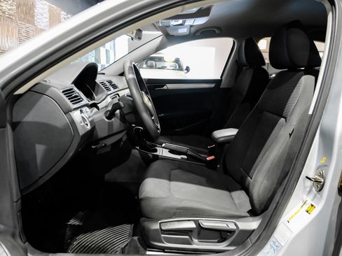 Used 2017 Volkswagen Passat 1.8T S FWD image 4