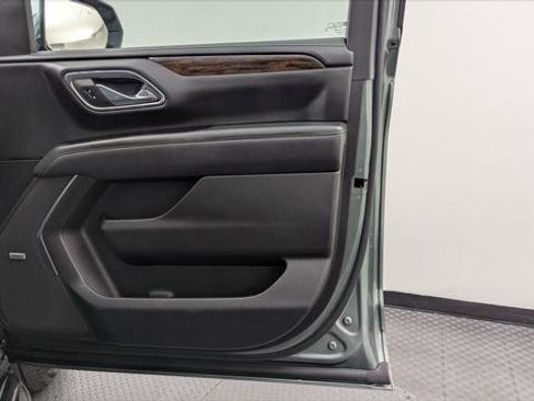 Used 2023 Chevrolet Suburban Premier image 23