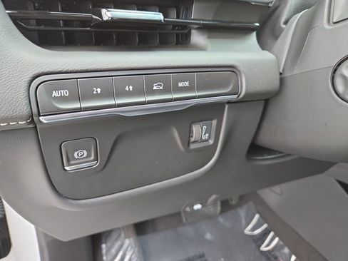 Used 2024 Cadillac Escalade Premium Luxury AWD/4WD image 21