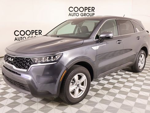 Used 2023 Kia Sorento LX image 9