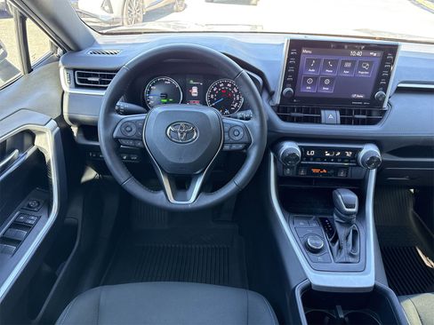 Used 2022 Toyota RAV4 SE w/ Convenience Package image 12