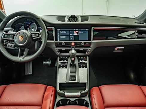 New 2026 Porsche Macan AWD/4WD image 6