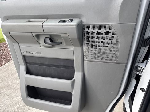 Used 2022 Ford E-350 and Econoline 350 Super Duty w/ Power Windows & Locks Group image 29