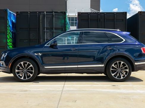 Used 2017 Bentley Bentayga AWD/4WD image 4