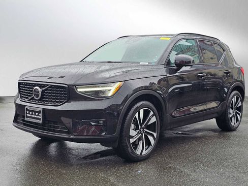 Certified 2024 Volvo XC40 B5 Plus w/ Protection Package Premier image 7