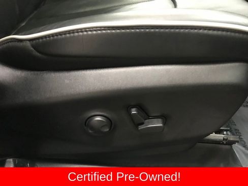 Used 2025 Chrysler Pacifica Limited image 40