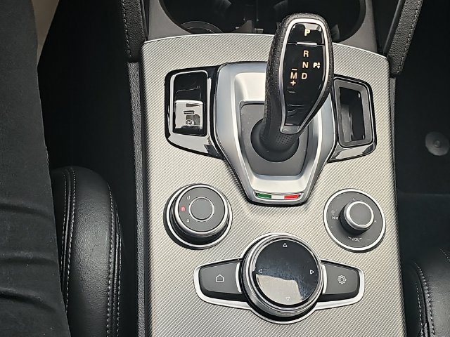 Used 2022 Alfa Romeo Stelvio Veloce AWD/4WD image 30