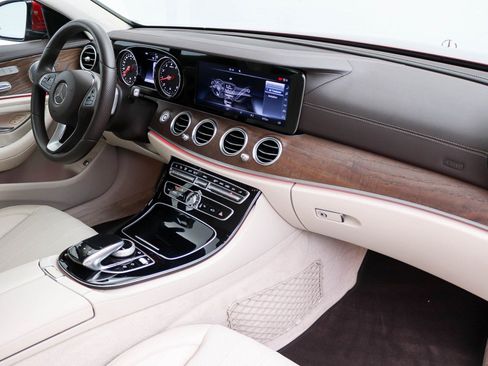 Used 2017 Mercedes-Benz E 300 image 22