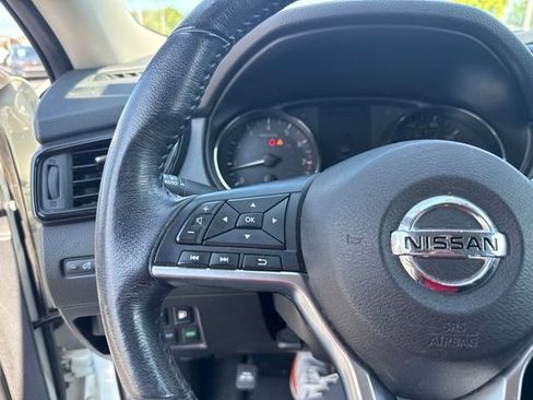 Used 2018 Nissan Rogue SV AWD/4WD image 18