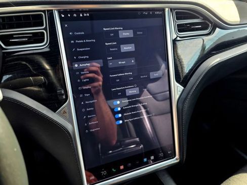Used 2017 Tesla Model X 75D AWD/4WD image 46