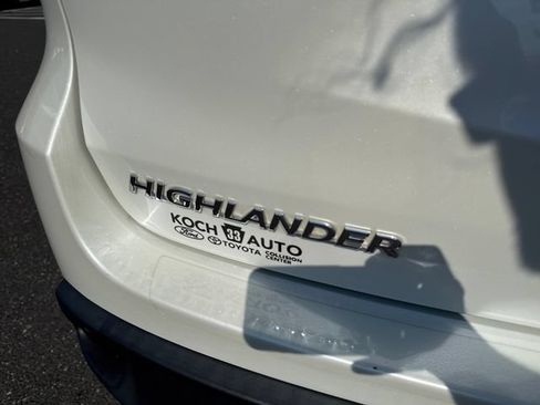 Used 2019 Toyota Highlander XLE AWD/4WD image 18