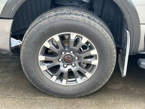 Used 2021 Nissan Titan PRO-4X w/ Pro-4x Convenience Package AWD/4WD image 9