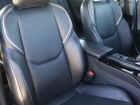 Used 2025 Toyota Prius XLE image 15