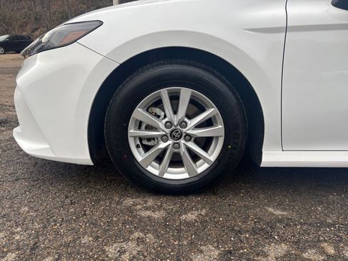 Used 2025 Toyota Camry LE image 29