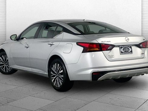 Used 2024 Nissan Altima 2.5 SV AWD/4WD image 11