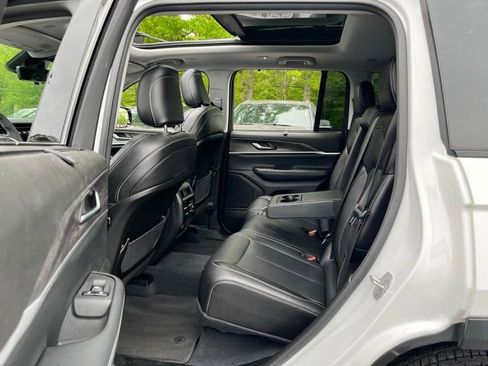 Used 2023 Jeep Grand Cherokee Limited w/ Luxury Tech Group II AWD/4WD image 18