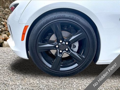 Used 2017 Chevrolet Camaro LT w/ Technology Package RWD image 8