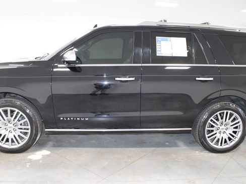 Used 2023 Ford Expedition Platinum AWD/4WD image 6