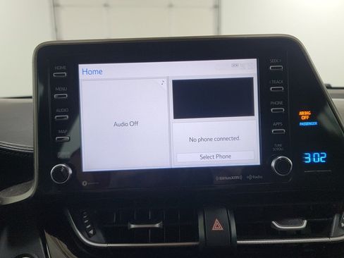 Used 2019 Toyota C-HR XLE FWD image 22