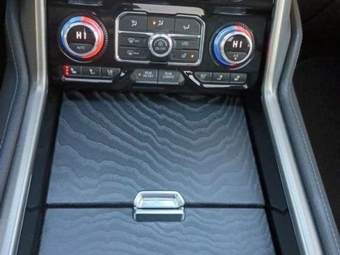 Used 2024 GMC Yukon Denali w/ Advanced Technology Package AWD/4WD image 36