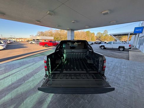 Used 2023 Nissan Frontier SV w/ Midnight Edition Package image 9